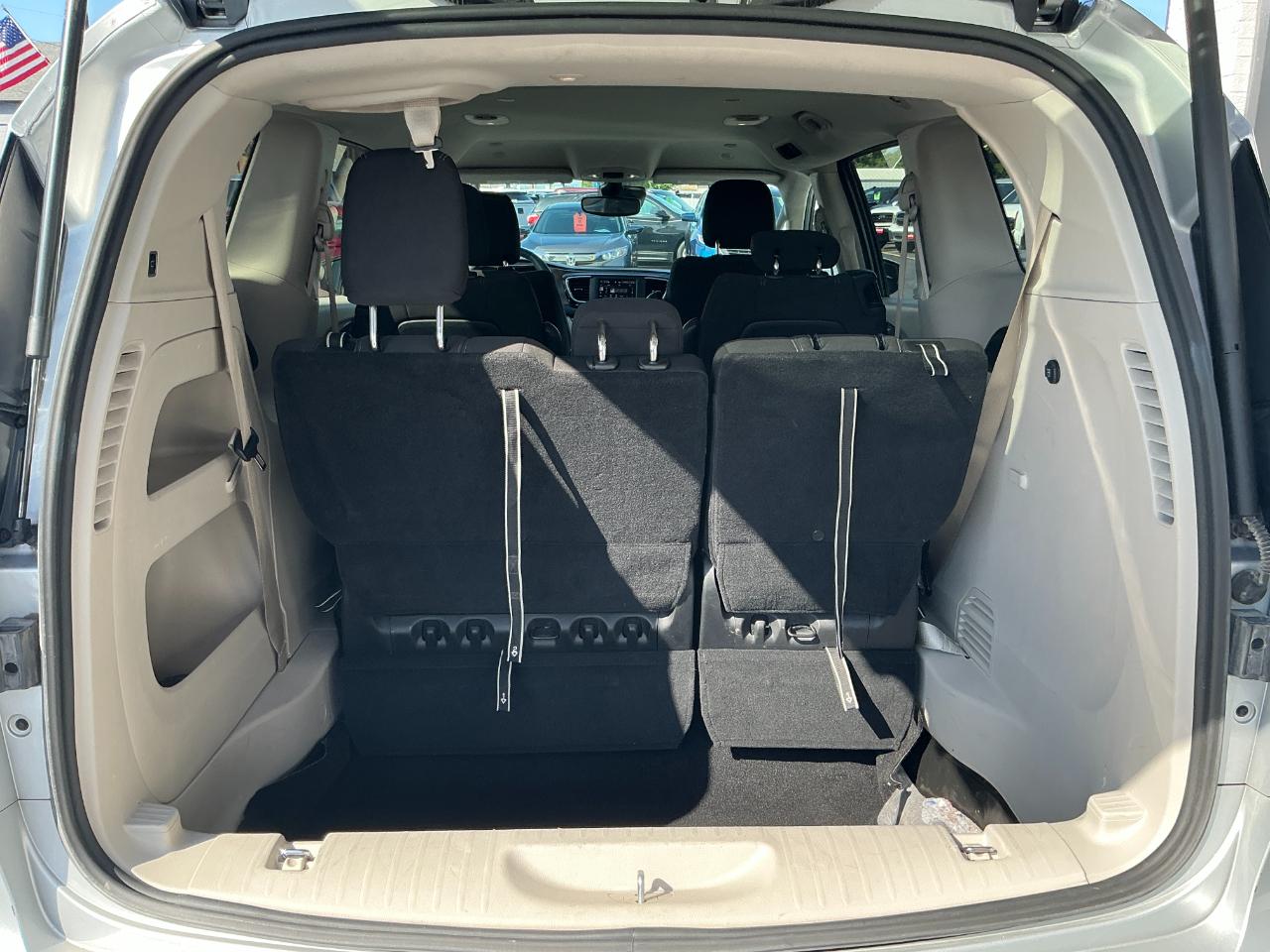 Chrysler Voyager LX FWD 2023