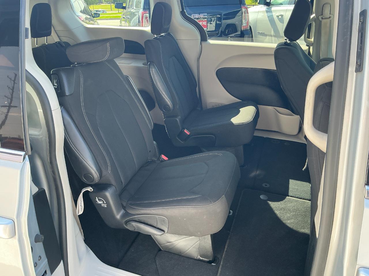 Chrysler Voyager LX FWD 2023