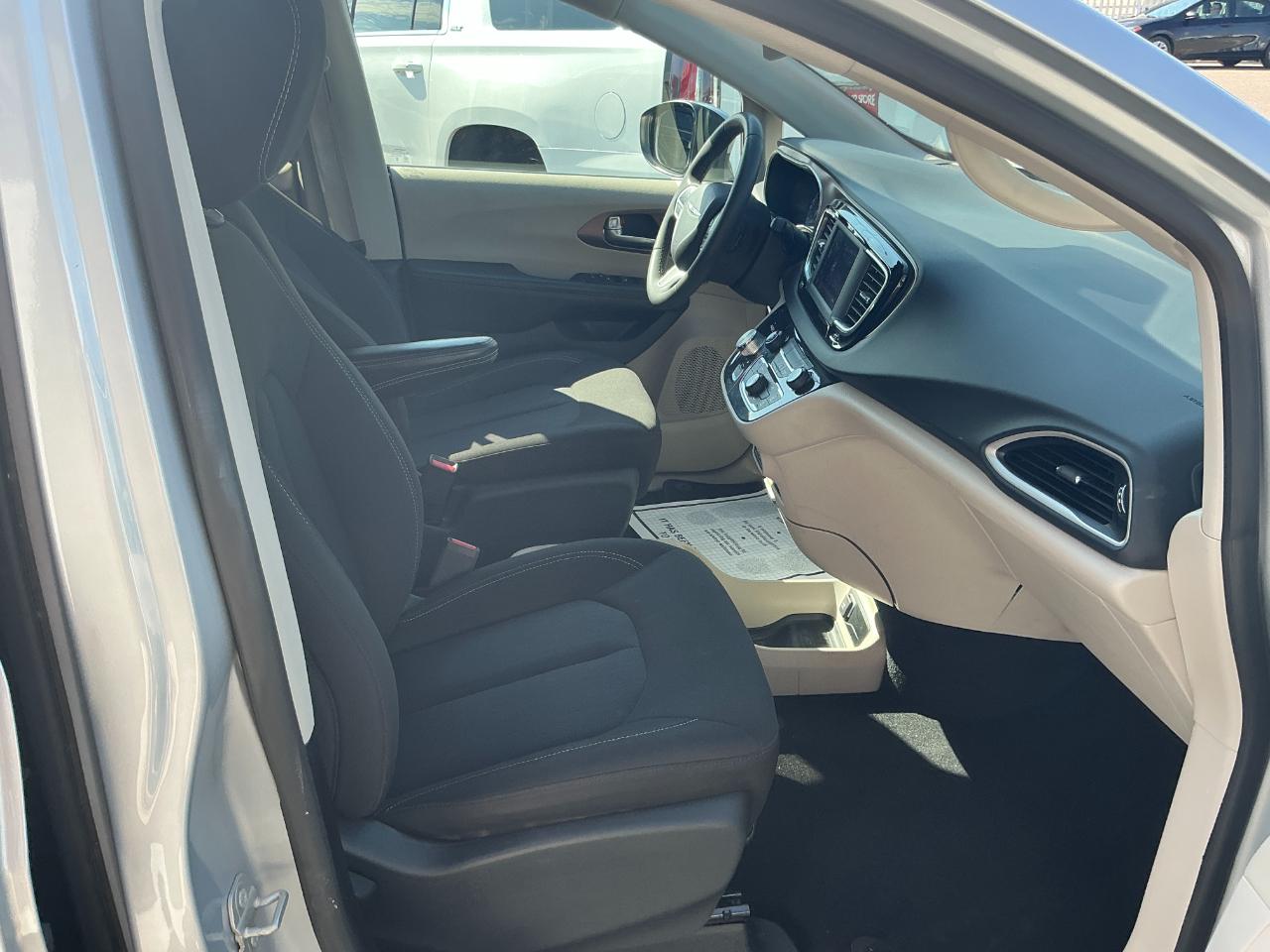 Chrysler Voyager LX FWD 2023