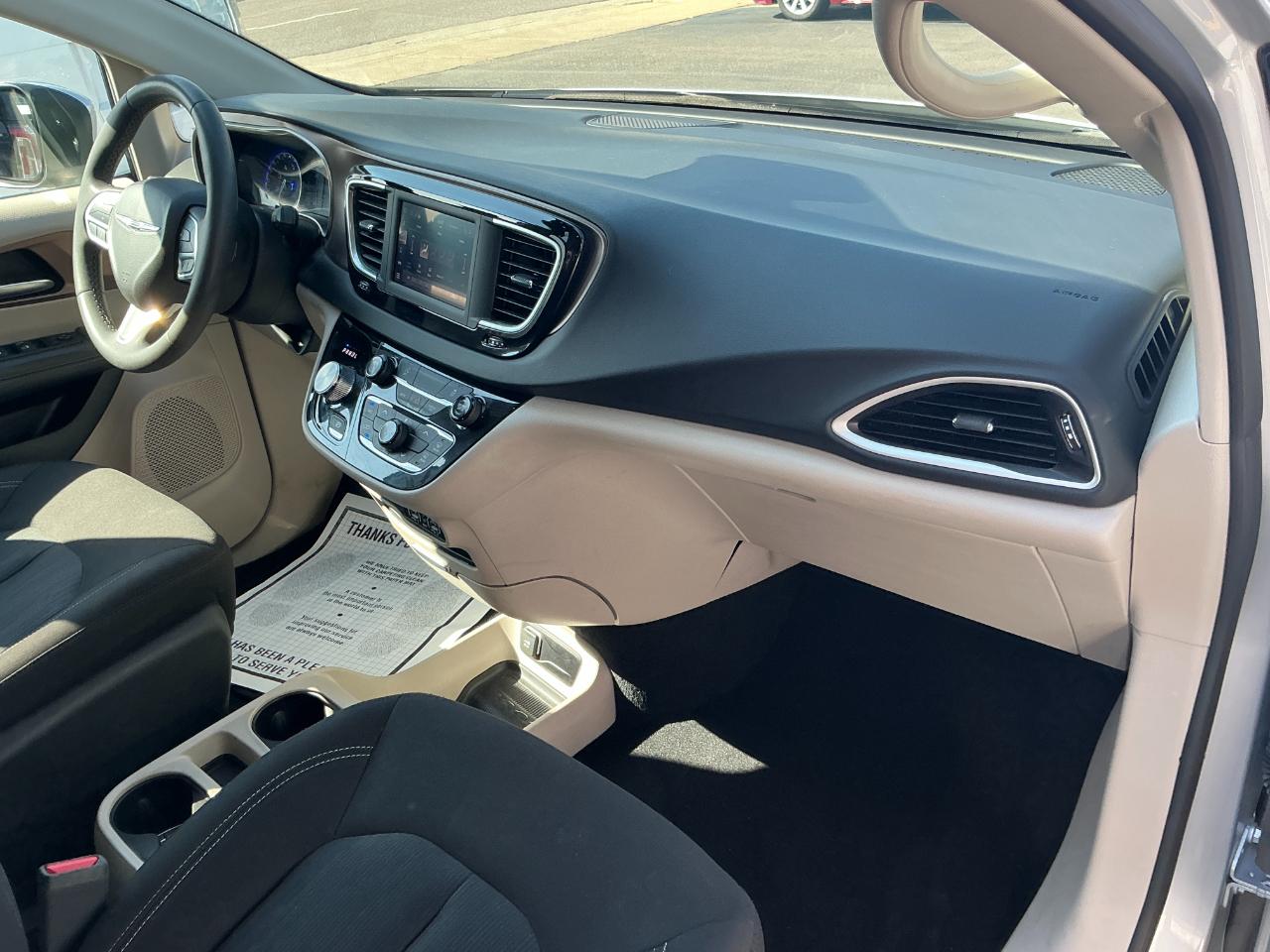 Chrysler Voyager LX FWD 2023