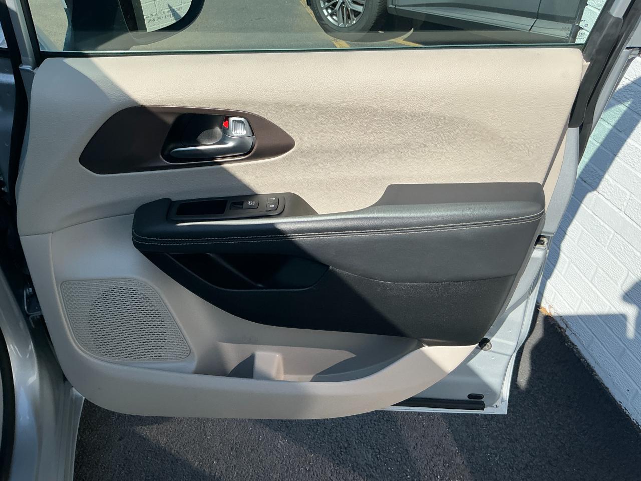 Chrysler Voyager LX FWD 2023