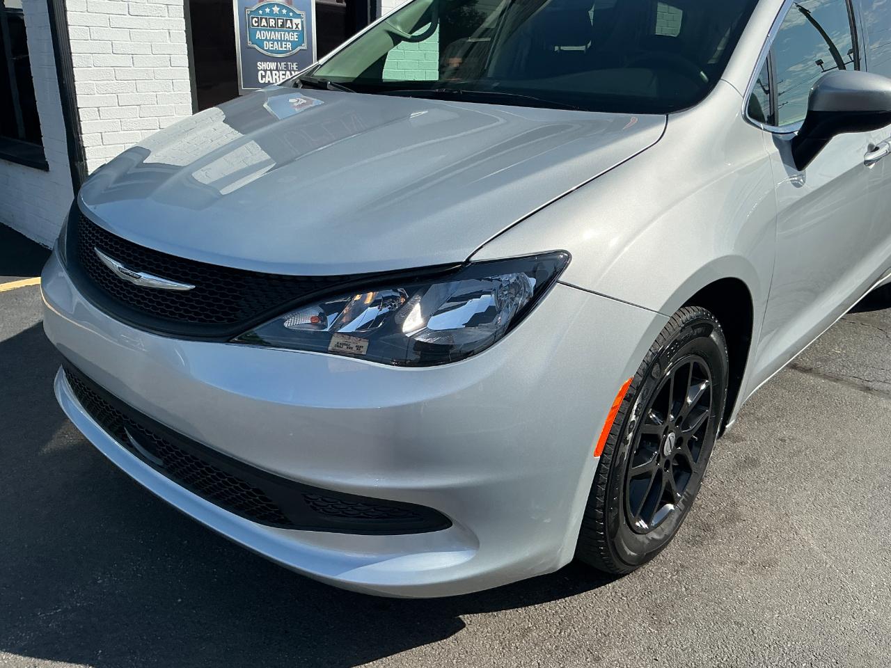 Chrysler Voyager LX FWD 2023