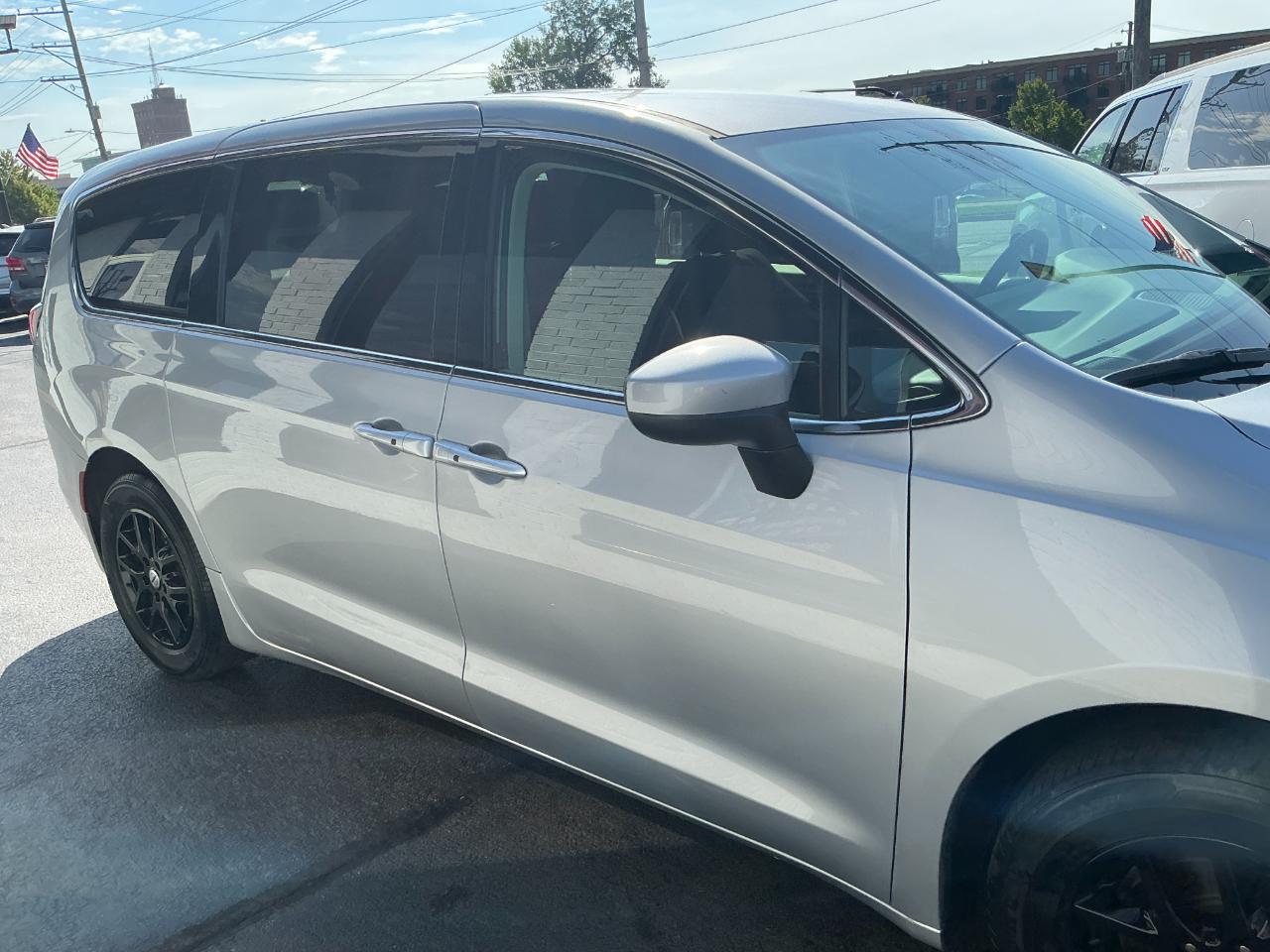 Chrysler Voyager LX FWD 2023