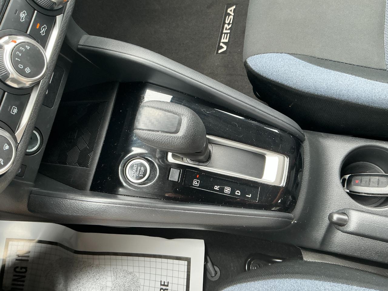 Nissan Versa SV CVT 2025