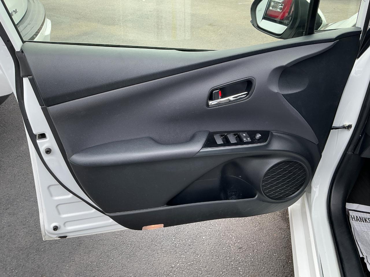 Toyota Prius LE (Natl) 2022