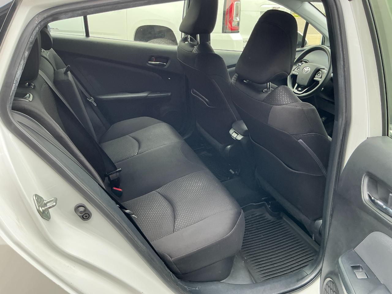 Toyota Prius LE (Natl) 2022