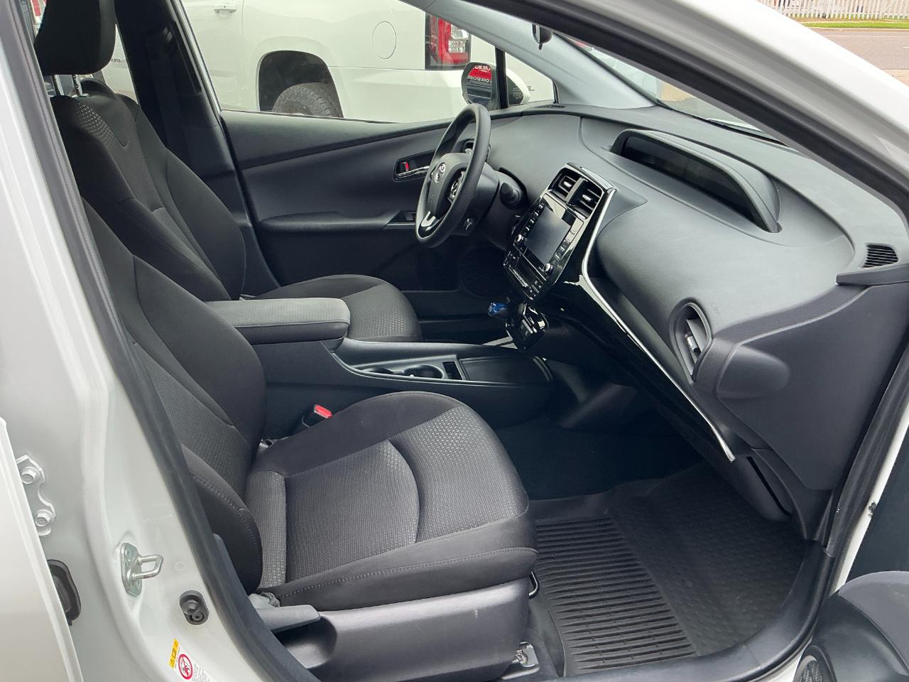Toyota Prius LE (Natl) 2022