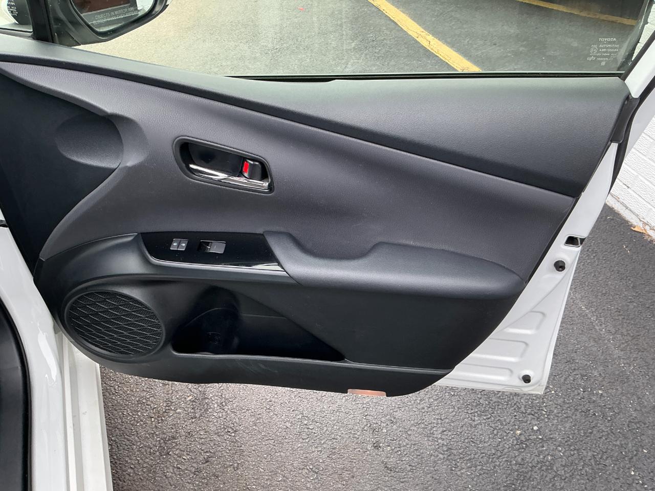 Toyota Prius LE (Natl) 2022