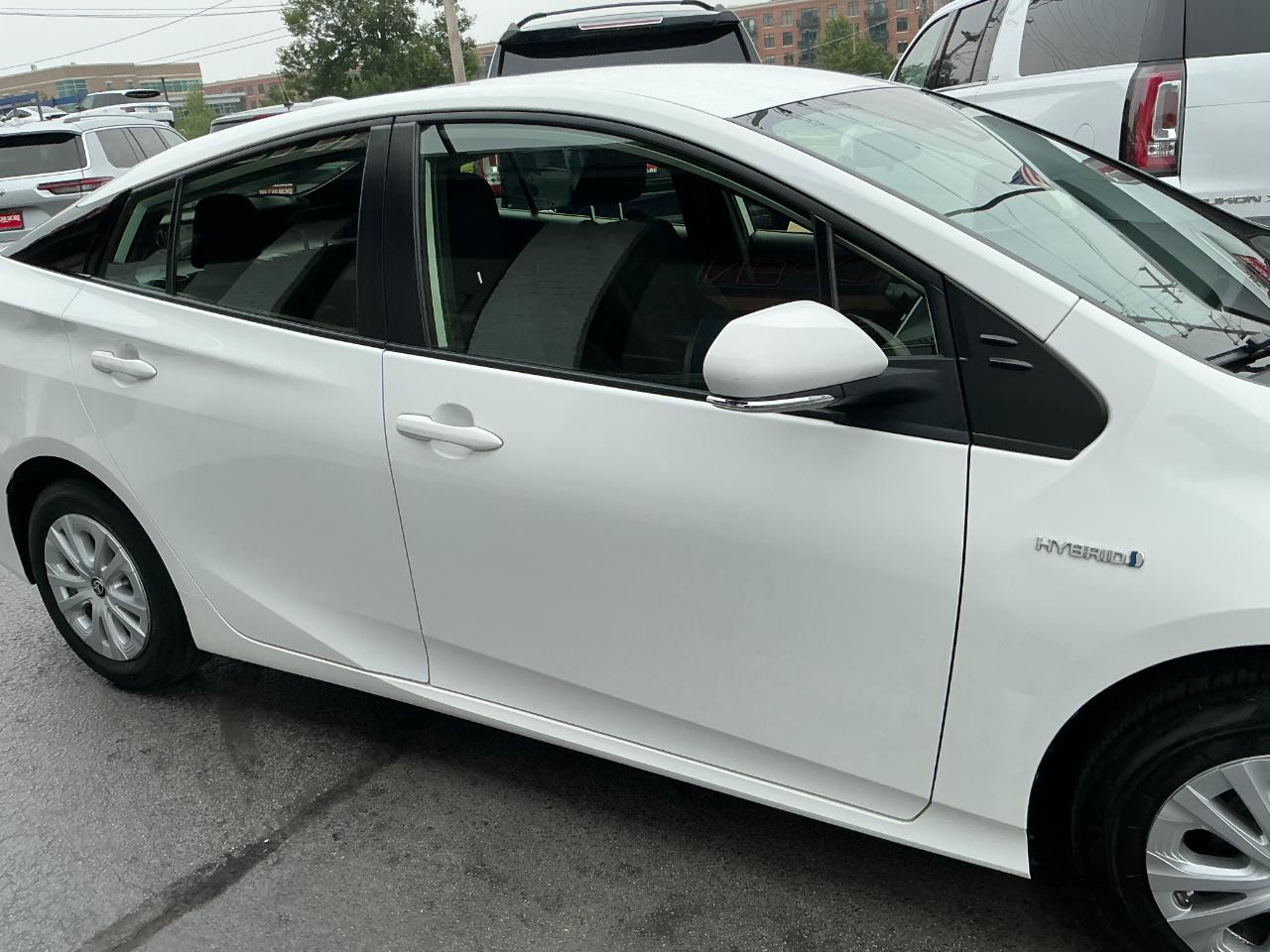 Toyota Prius LE (Natl) 2022