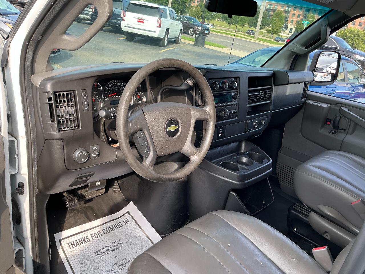 Chevrolet Express Cargo Van RWD 2500 135" 2017
