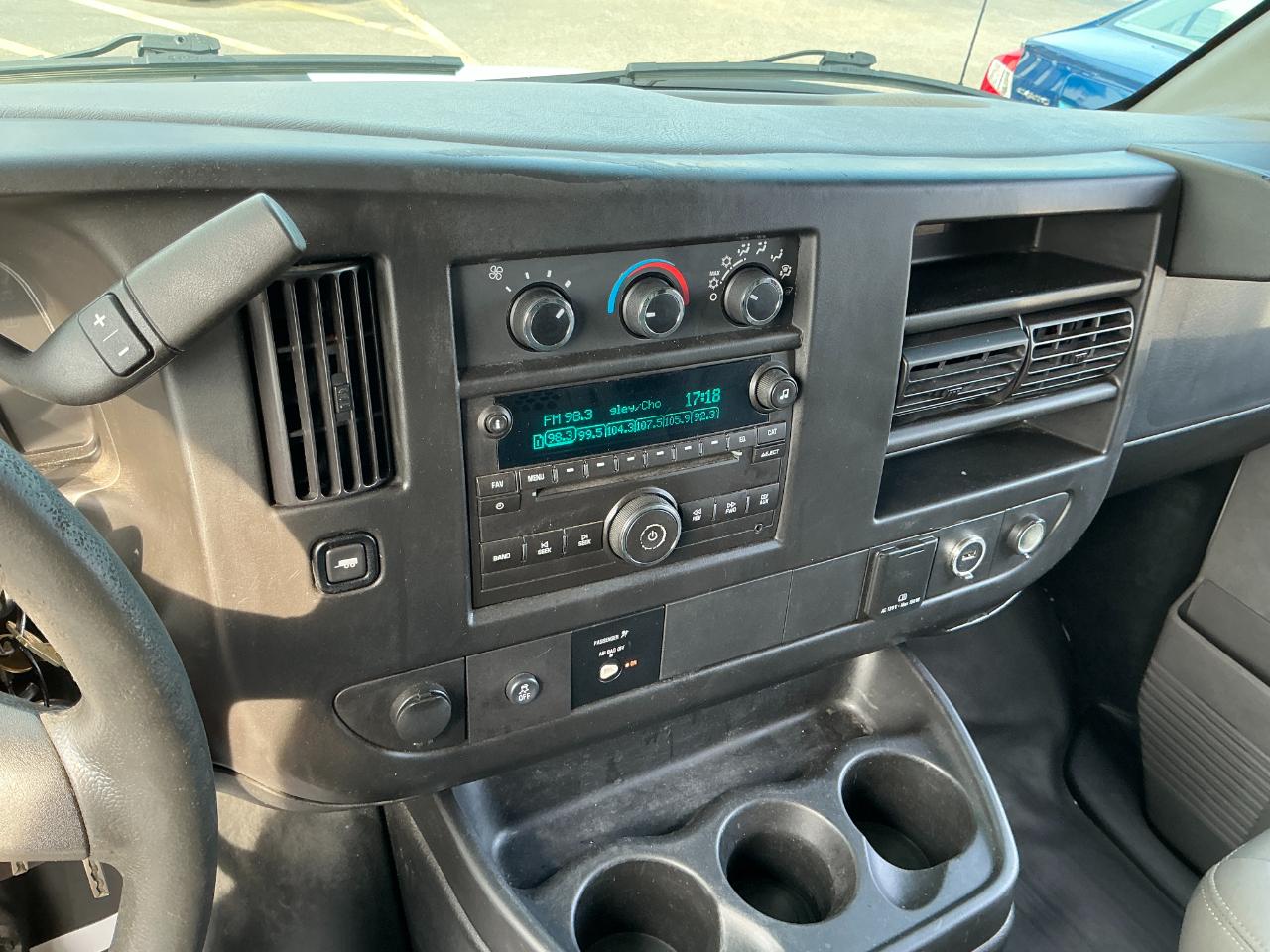 Chevrolet Express Cargo Van RWD 2500 135" 2017