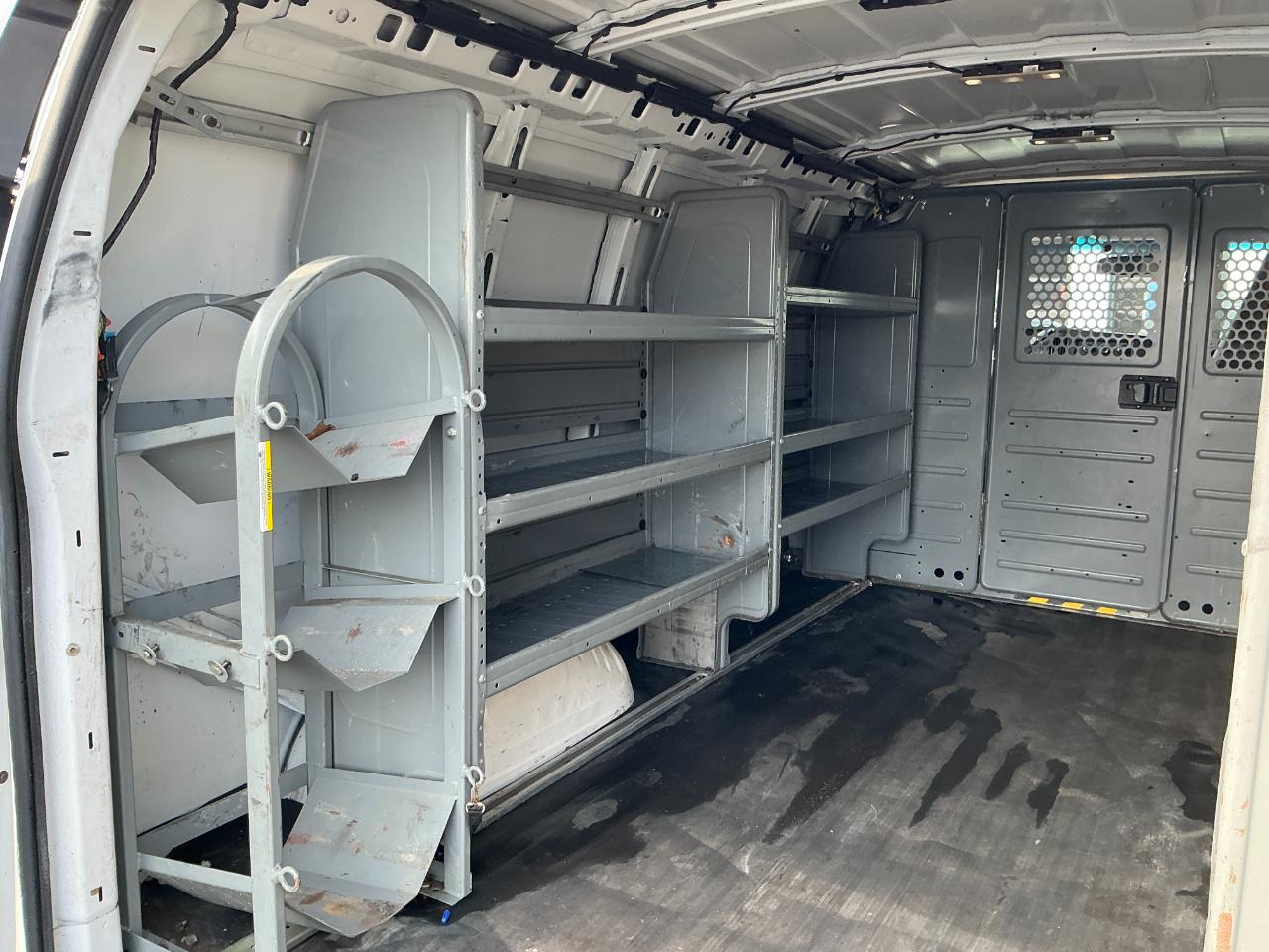 Chevrolet Express Cargo Van RWD 2500 135" 2017
