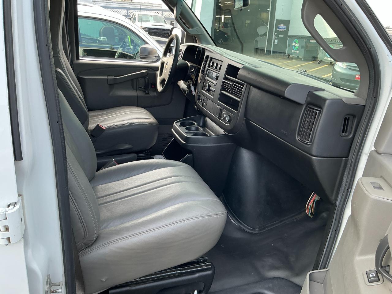 Chevrolet Express Cargo Van RWD 2500 135" 2017