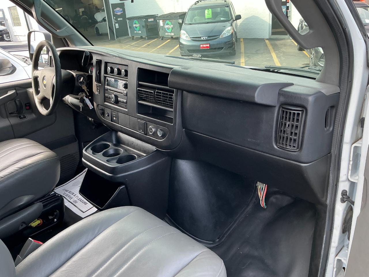 Chevrolet Express Cargo Van RWD 2500 135" 2017