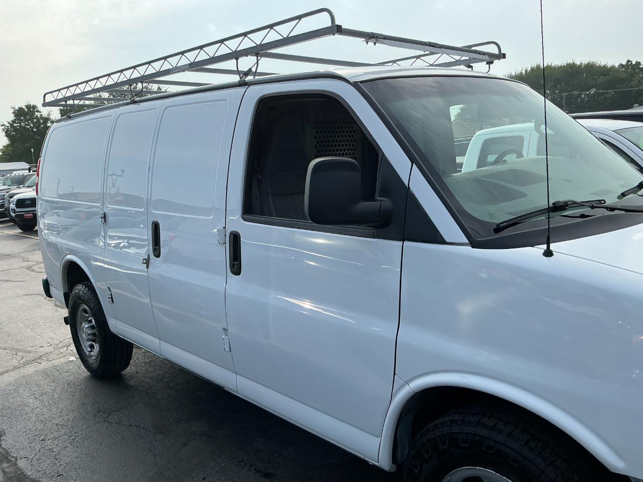 Chevrolet Express Cargo Van RWD 2500 135" 2017