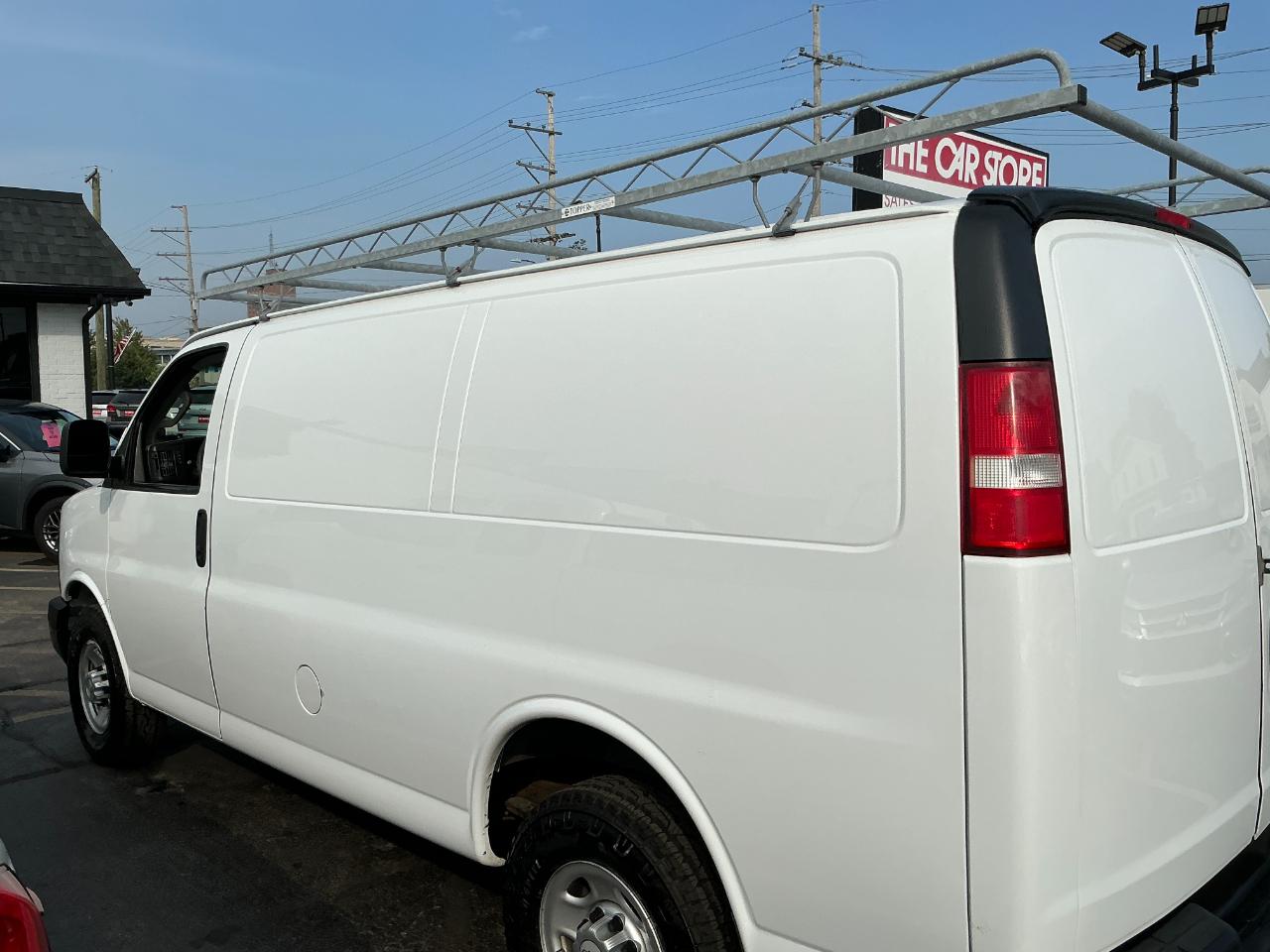 Chevrolet Express Cargo Van RWD 2500 135" 2017