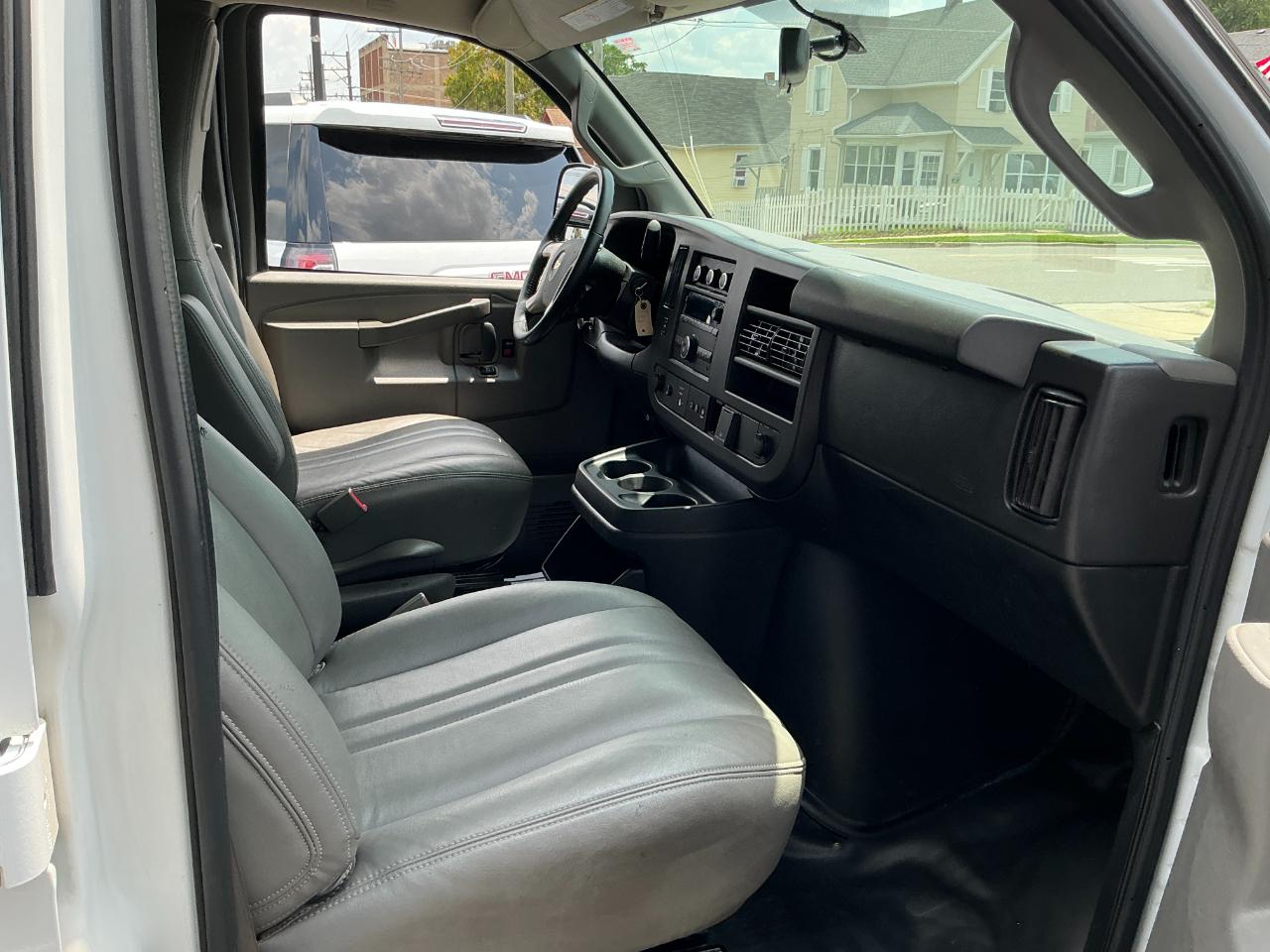 Chevrolet Express Cargo Van RWD 2500 135" 2019