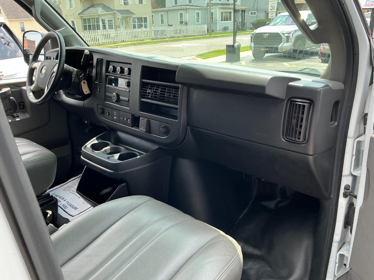 Chevrolet Express Cargo Van RWD 2500 135" 2019