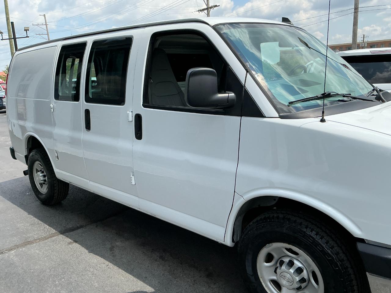 Chevrolet Express Cargo Van RWD 2500 135" 2019