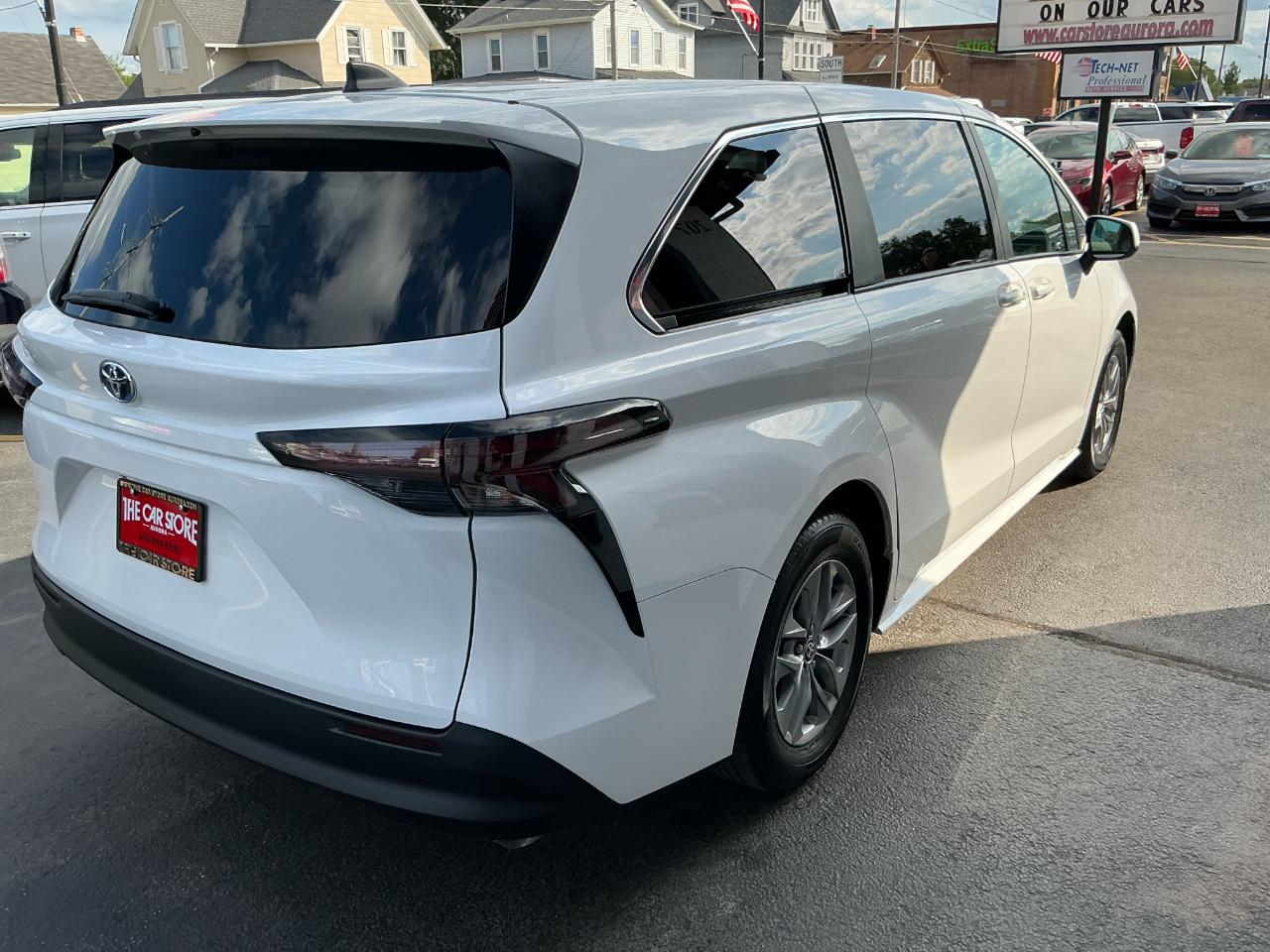 Toyota Sienna LE FWD 8-Passenger (Natl) 2024