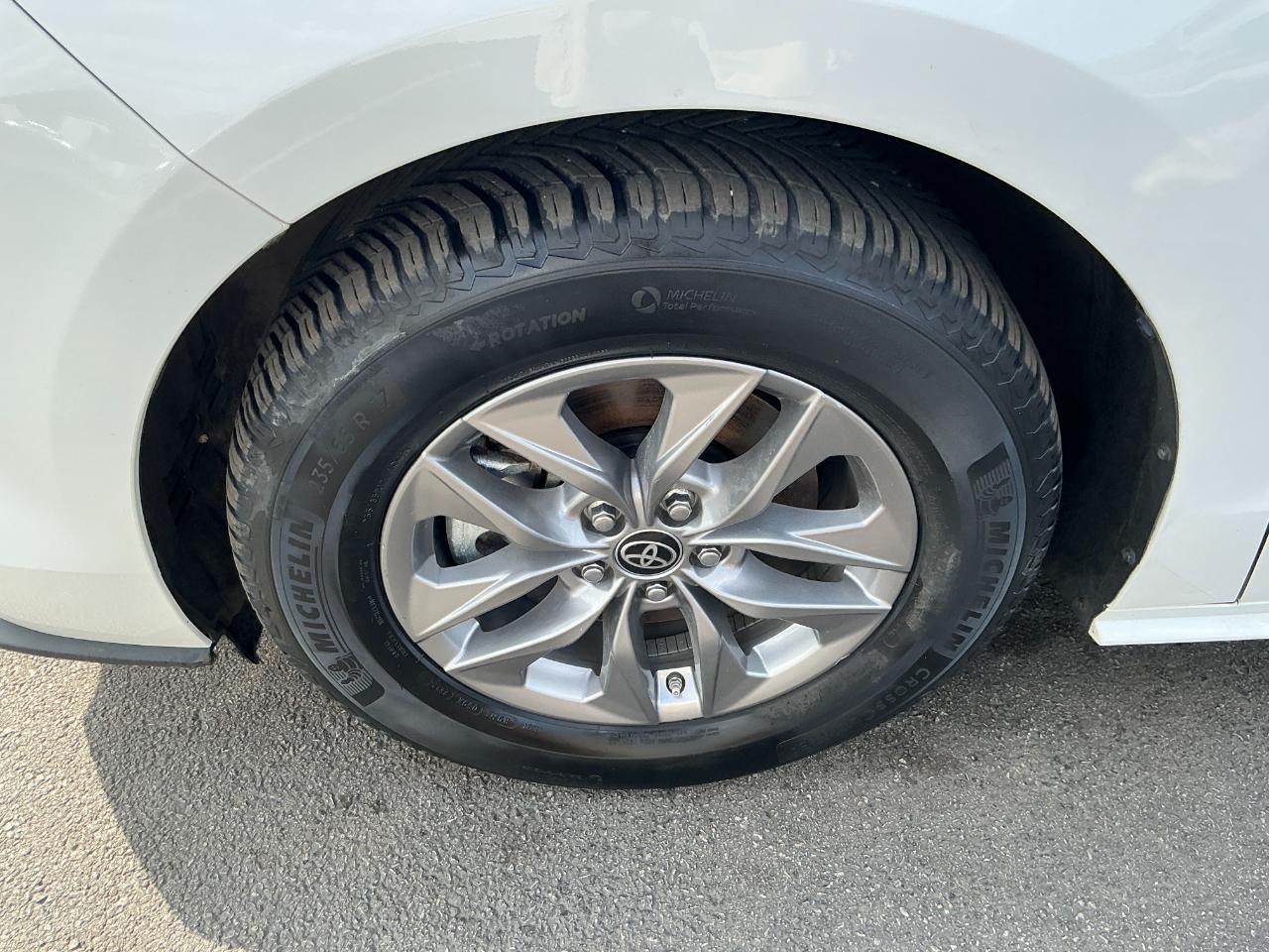 Toyota Sienna LE FWD 8-Passenger (Natl) 2024