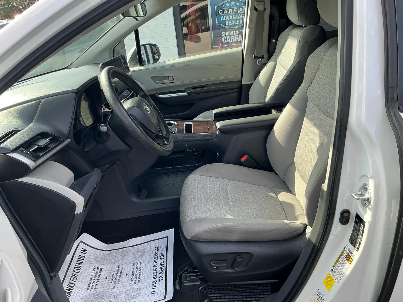 Toyota Sienna LE FWD 8-Passenger (Natl) 2024