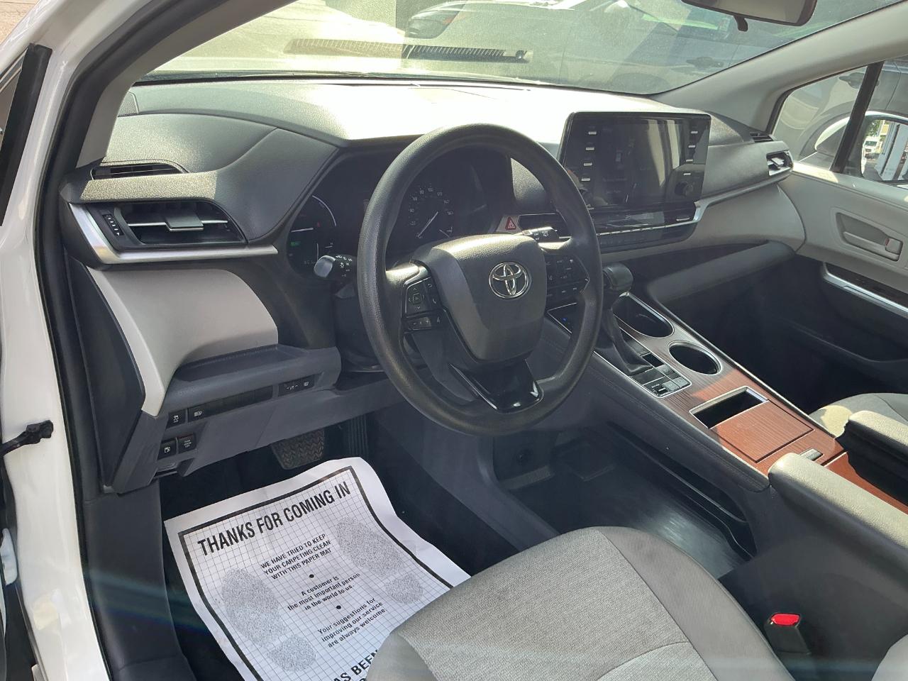 Toyota Sienna LE FWD 8-Passenger (Natl) 2024
