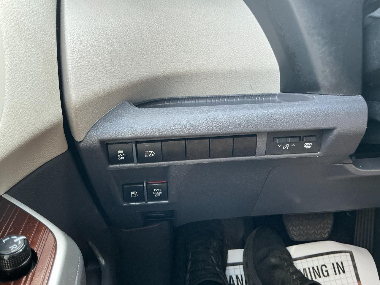 Toyota Sienna LE FWD 8-Passenger (Natl) 2024