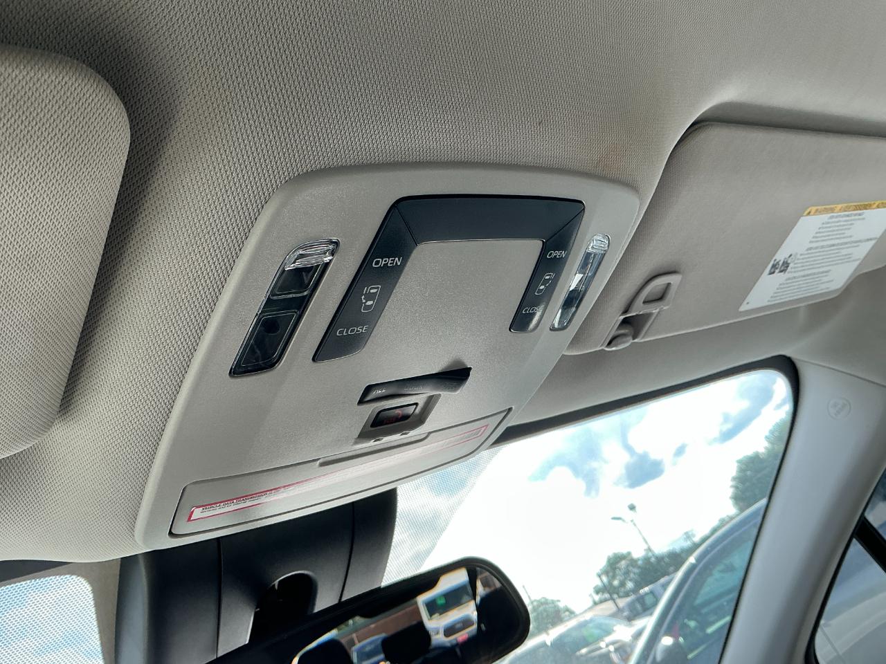 Toyota Sienna LE FWD 8-Passenger (Natl) 2024