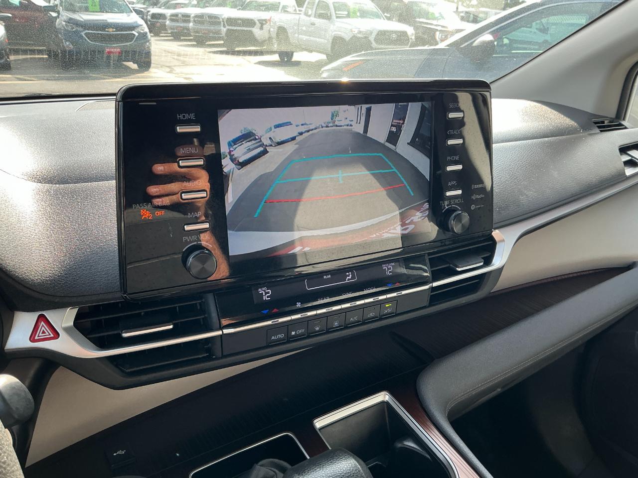 Toyota Sienna LE FWD 8-Passenger (Natl) 2024
