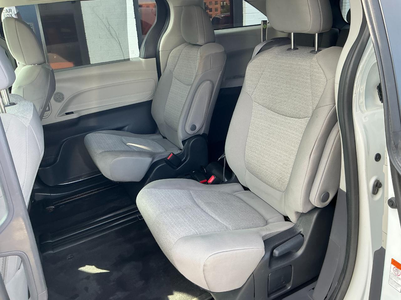 Toyota Sienna LE FWD 8-Passenger (Natl) 2024