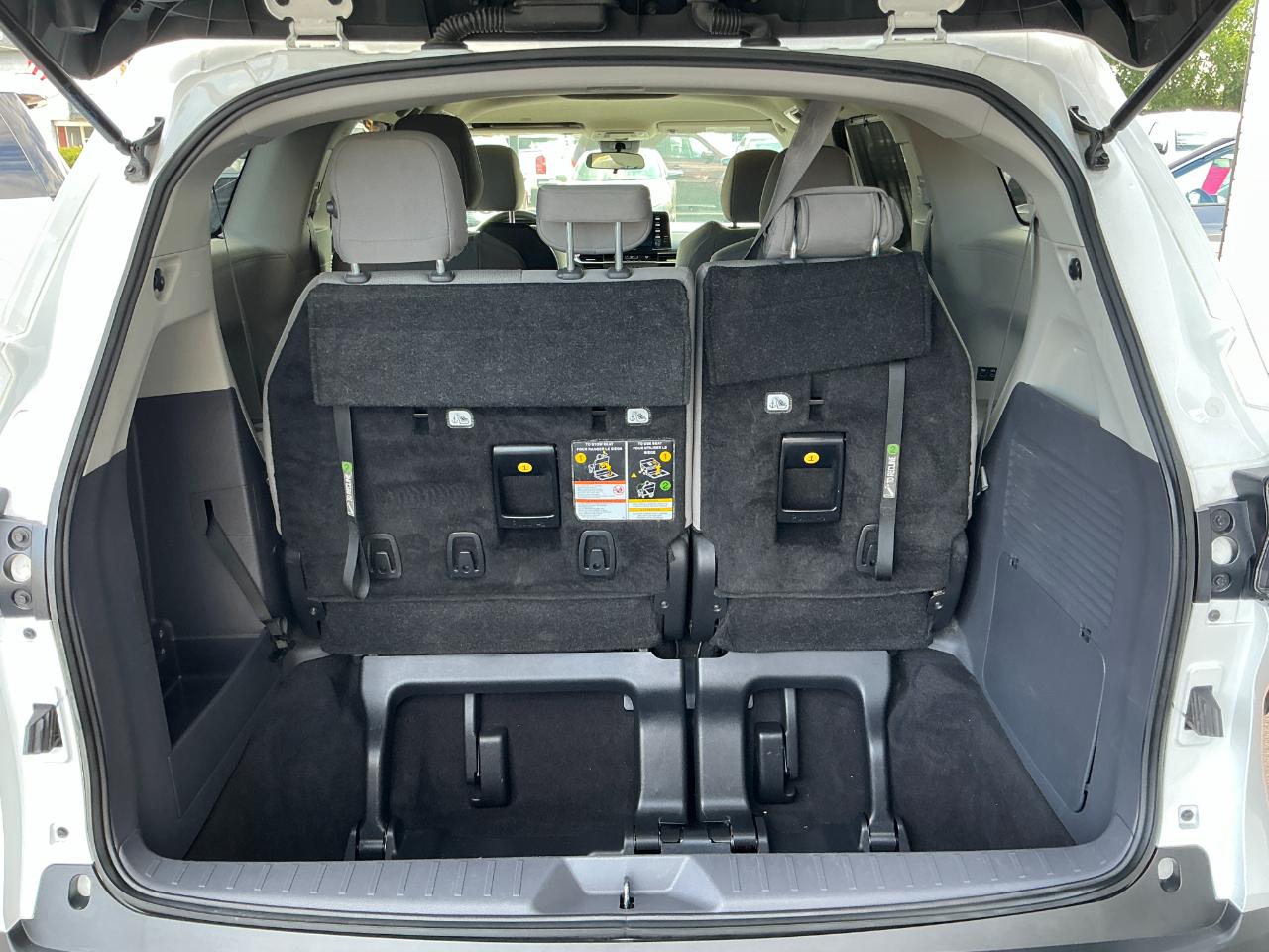 Toyota Sienna LE FWD 8-Passenger (Natl) 2024