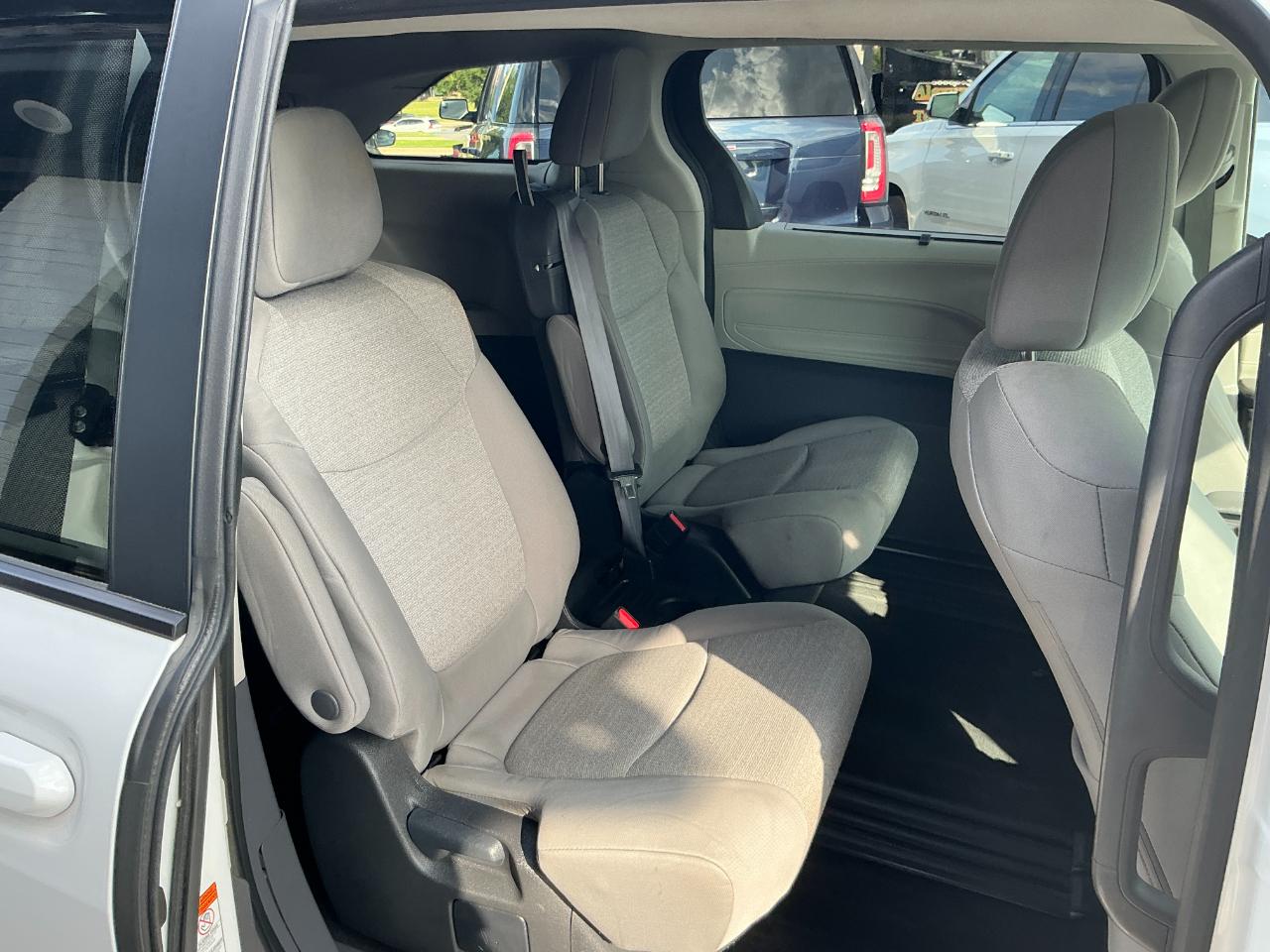 Toyota Sienna LE FWD 8-Passenger (Natl) 2024