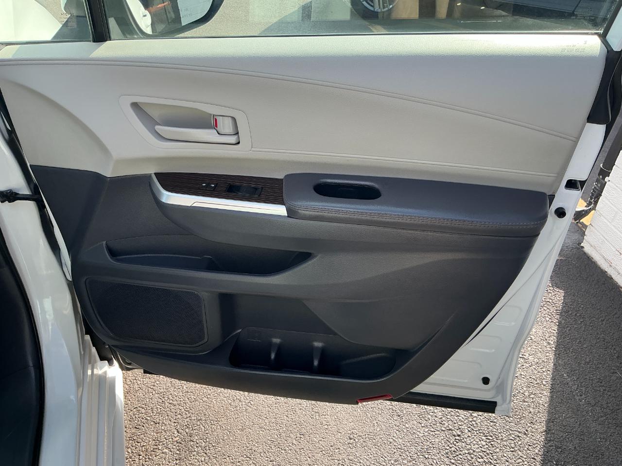 Toyota Sienna LE FWD 8-Passenger (Natl) 2024