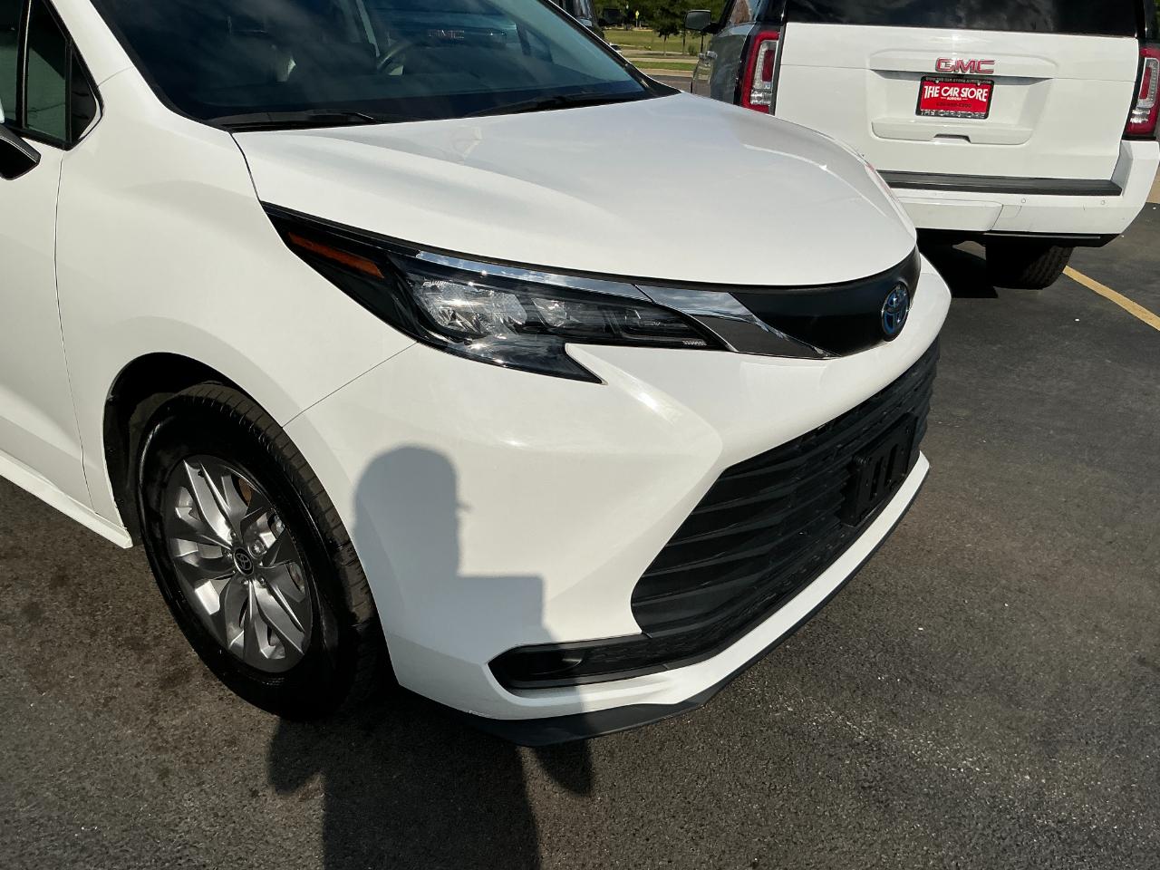 Toyota Sienna LE FWD 8-Passenger (Natl) 2024