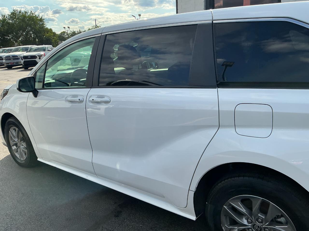 Toyota Sienna LE FWD 8-Passenger (Natl) 2024