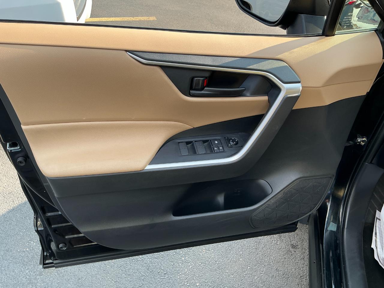 Toyota RAV4 Hybrid LE AWD (Natl) 2020