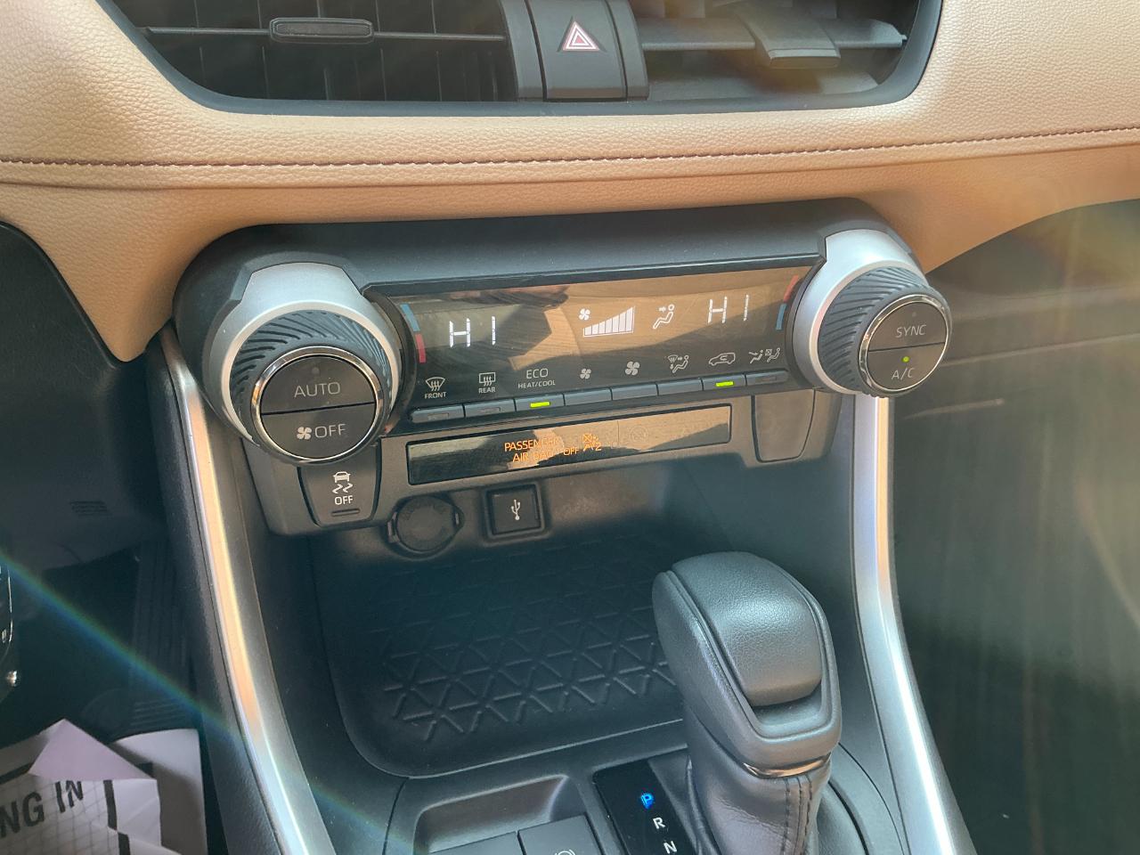 Toyota RAV4 Hybrid LE AWD (Natl) 2020