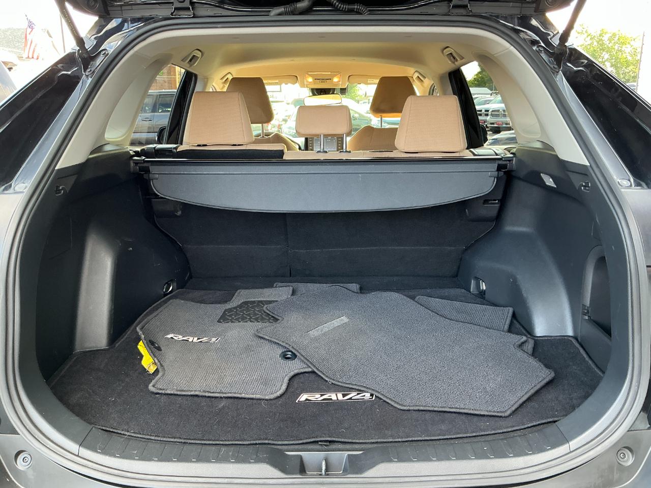 Toyota RAV4 Hybrid LE AWD (Natl) 2020