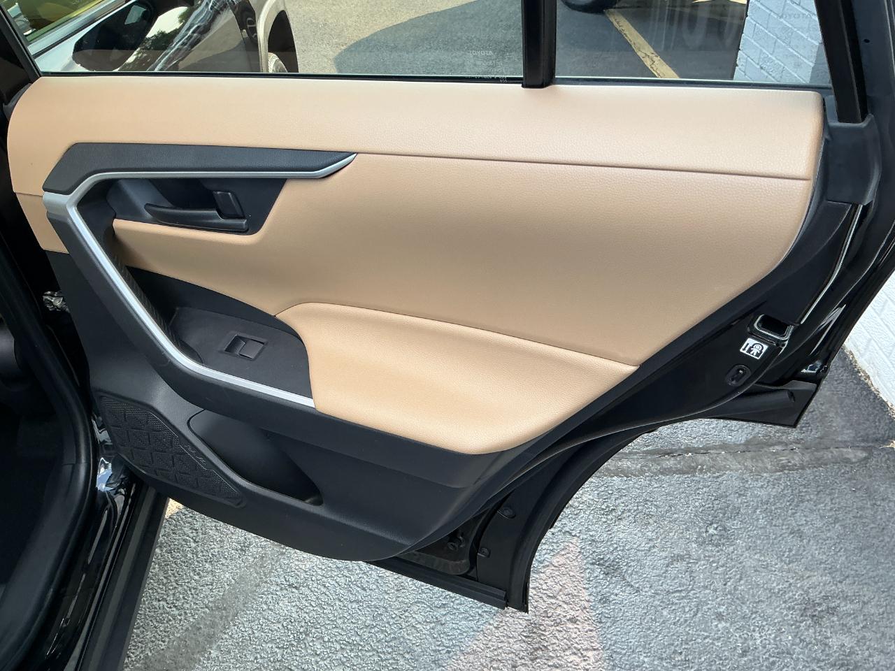 Toyota RAV4 Hybrid LE AWD (Natl) 2020