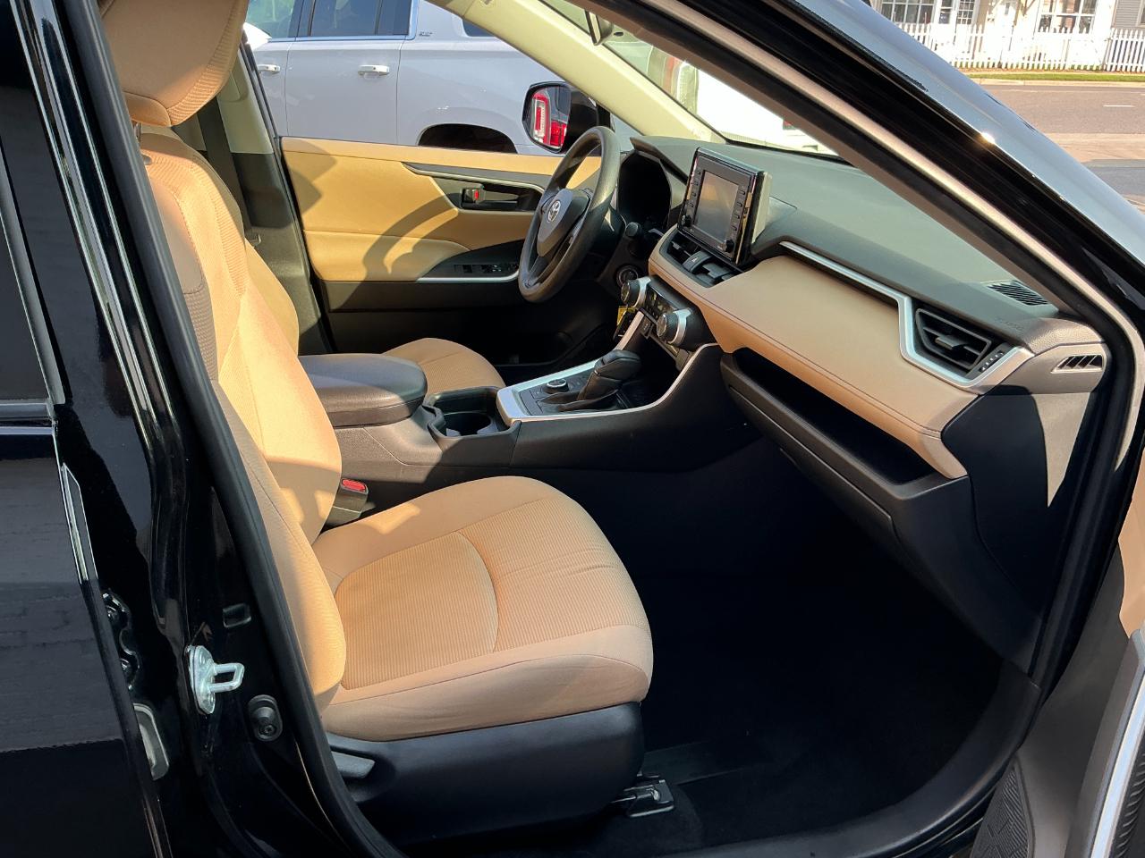 Toyota RAV4 Hybrid LE AWD (Natl) 2020