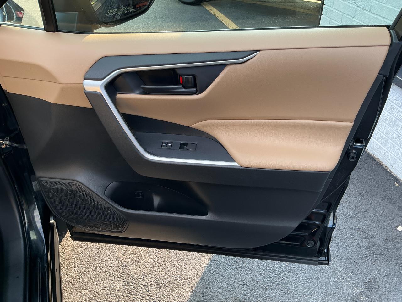 Toyota RAV4 Hybrid LE AWD (Natl) 2020
