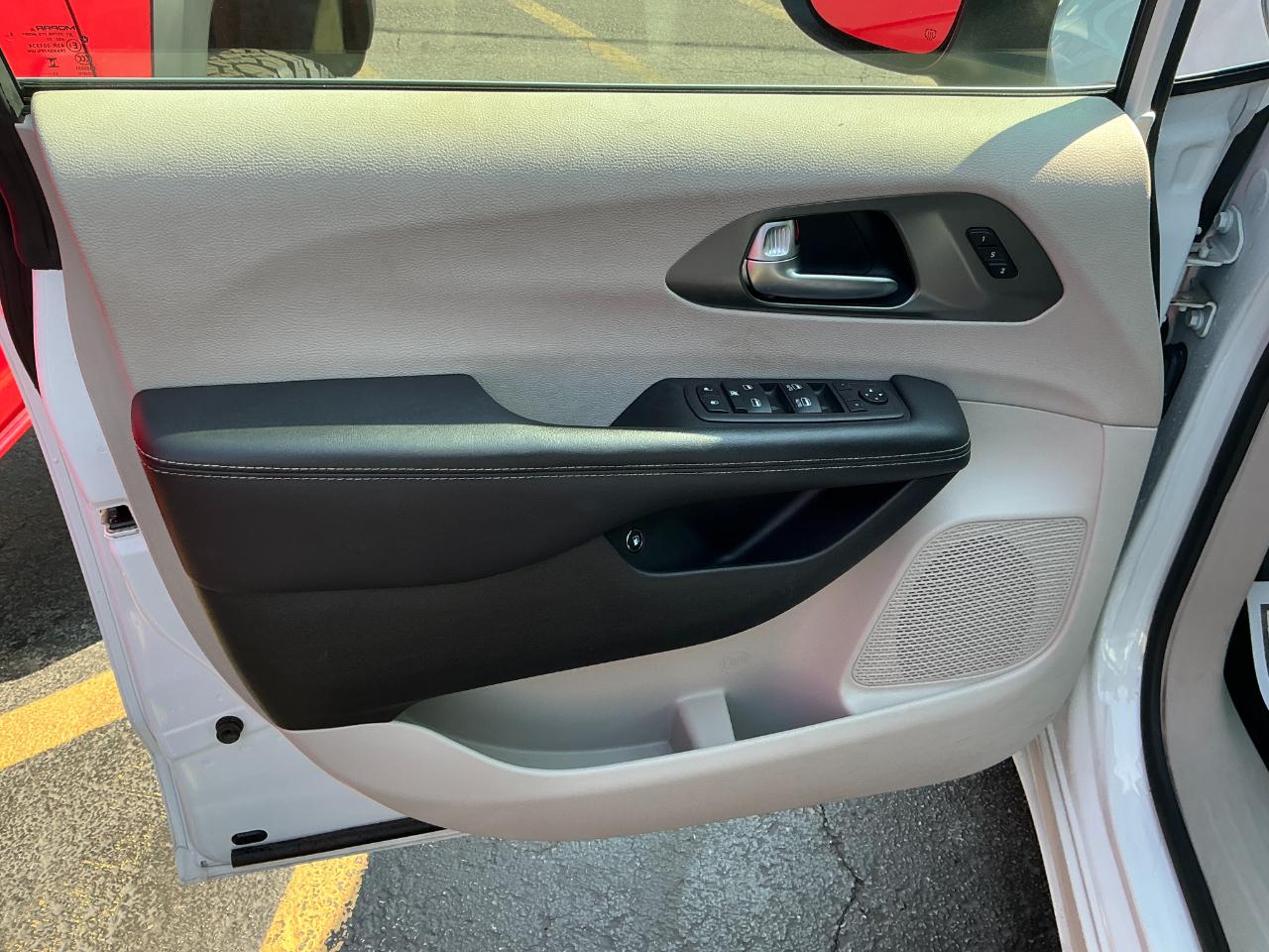 Chrysler Pacifica Hybrid Touring L FWD 2023