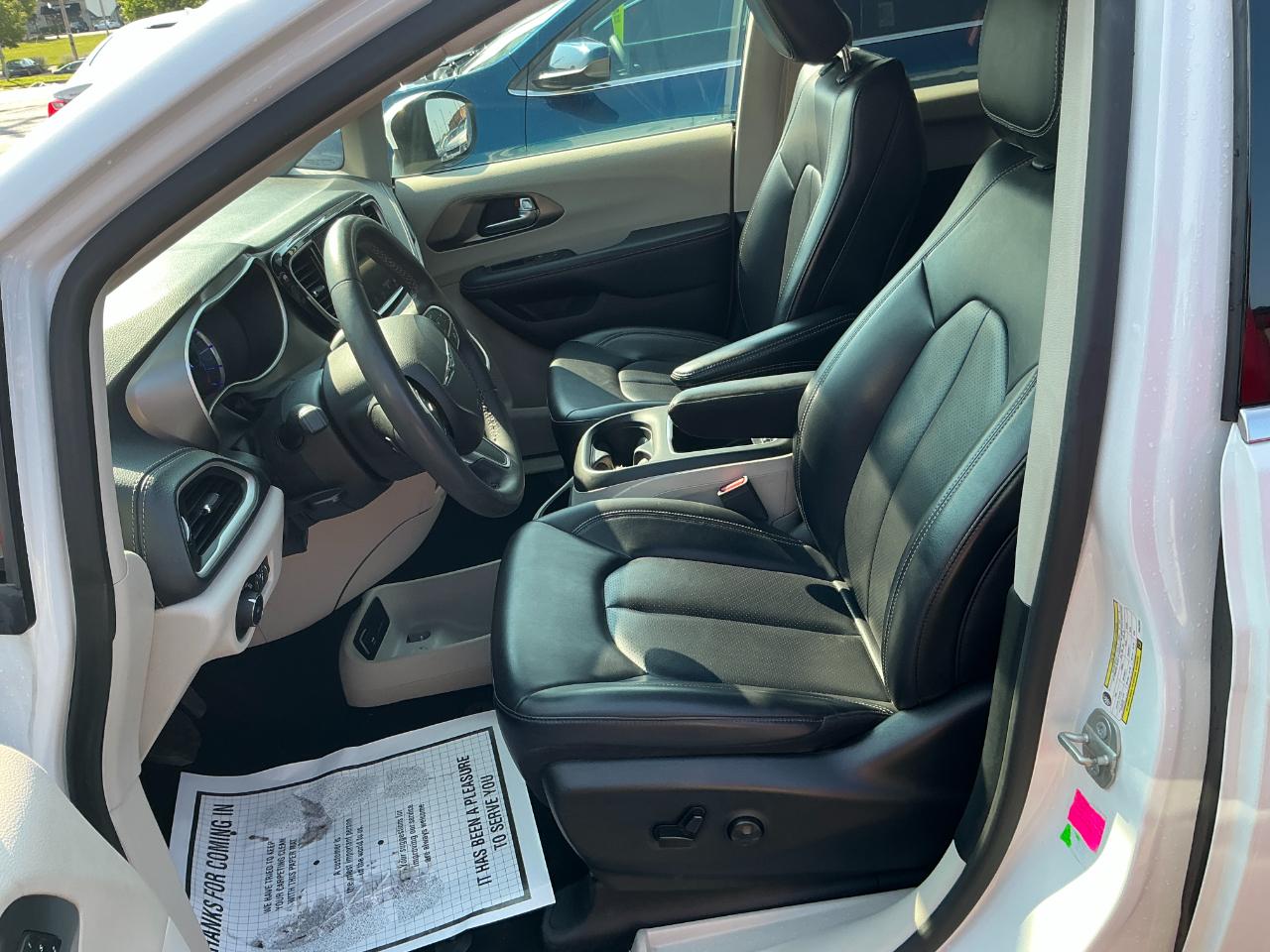 Chrysler Pacifica Hybrid Touring L FWD 2023