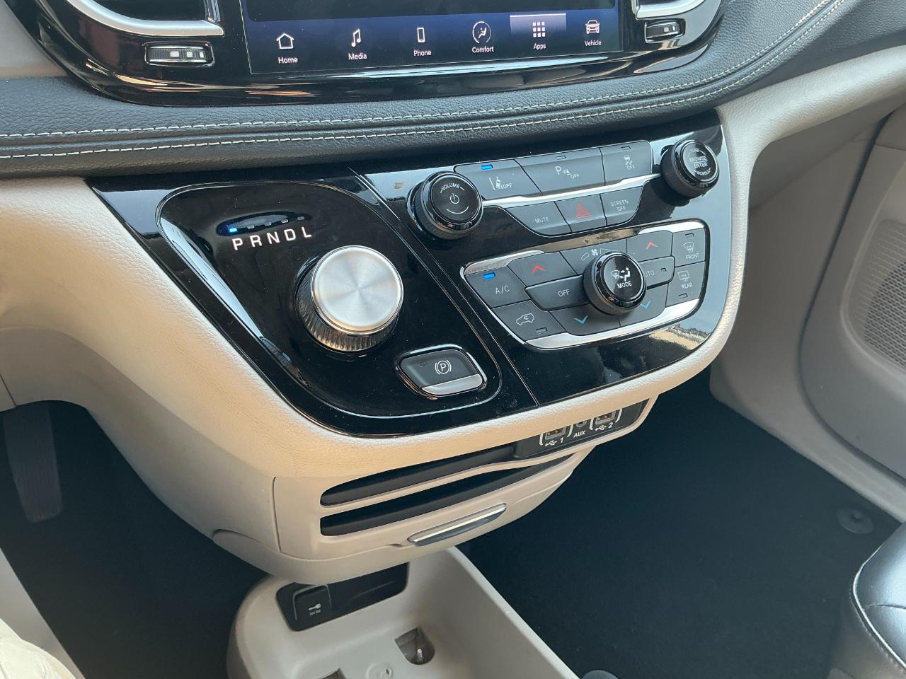 Chrysler Pacifica Hybrid Touring L FWD 2023