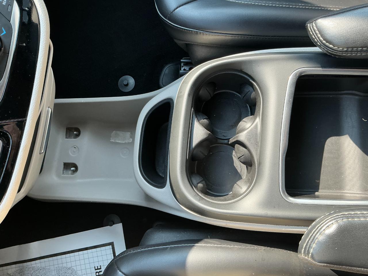 Chrysler Pacifica Hybrid Touring L FWD 2023