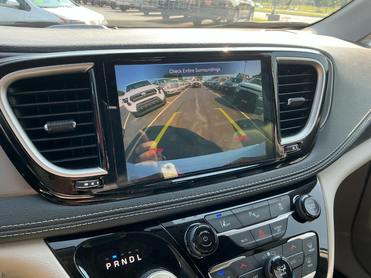 Chrysler Pacifica Hybrid Touring L FWD 2023