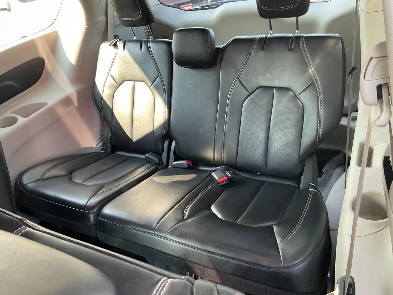 Chrysler Pacifica Hybrid Touring L FWD 2023
