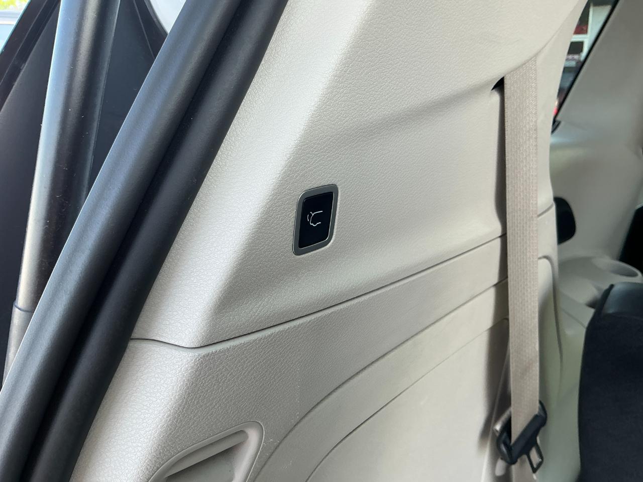 Chrysler Pacifica Hybrid Touring L FWD 2023