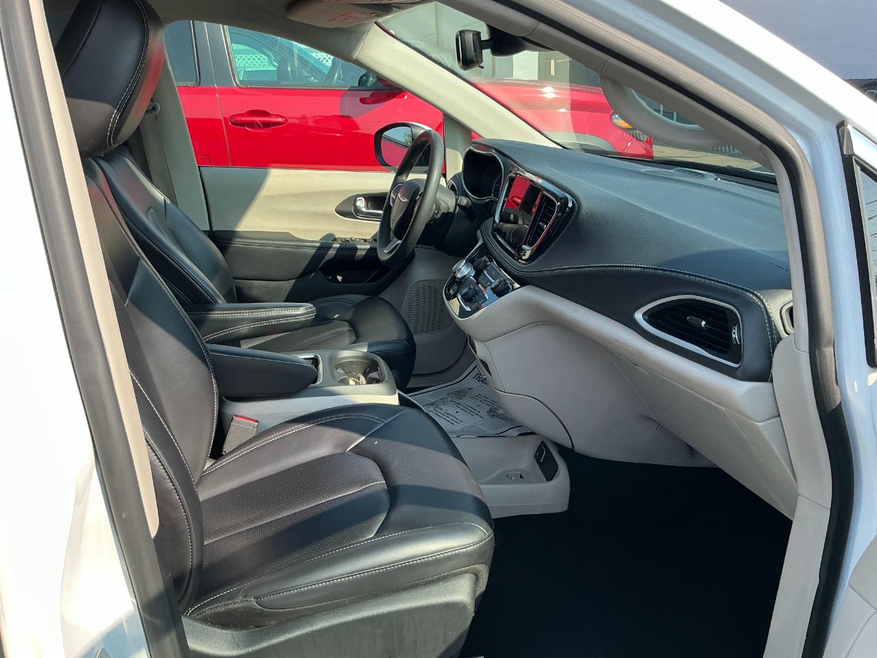 Chrysler Pacifica Hybrid Touring L FWD 2023